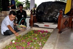 JK Ziarah ke Makam Bung Karno di Blitar