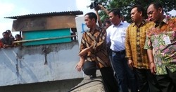 Jokowi Tengok Warga Kali Sentiong yang akan Direlokasi