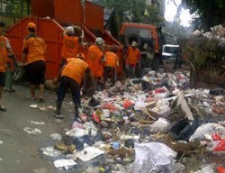 42 Meter Kubik Sampah di Terminal Grogol Mulai Dibersihkan