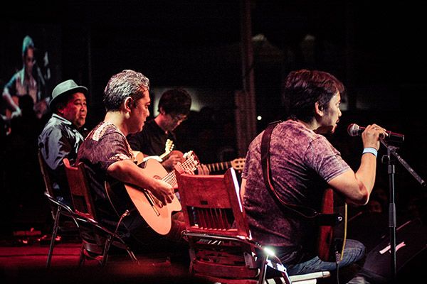 Foto: Konser dari Gitaris untuk Indonesia