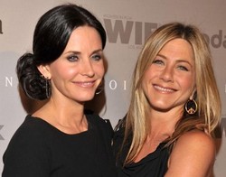 Jennifer Aniston Rayakan Ulang Tahun Ke-45 Tanpa Ditemani Tunangan