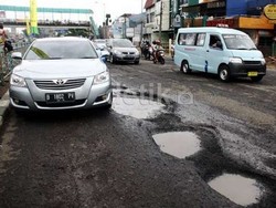 Jalanan Penuh Lubang, Segera Cek Kaki-kaki Mobil Anda