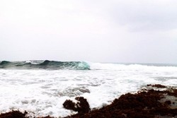 Menikmati Surfing di Teluk Dalam, Nias Selatan