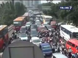 2 Bus Gandeng Transjakarta Mogok dan Bikin Emosi