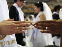 Ribuan Warga Korsel Ikut Nikah Massal