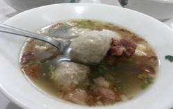 Nikki Bakso Daging Sapi: Kepincut Nikmat Bakso Kenyal Berkuah Kaldu Hangat Racikan Pak Min