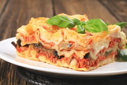 Yuk, Bikin Sendiri Chicken Parmigiana dan Minestrone Lezat dari Italia (1)