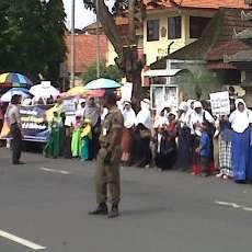 Ratusan Massa HTI Demo Kantor Pemkot Mojokerto Tolak Hari Valentine
