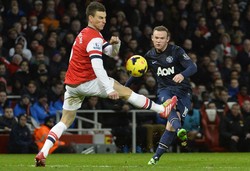 Soccernet mencatat Arsenal melakukan 17 kali percobaan, tapi cuma lima tepat sasaran. Sementara MU yang cuma enam kali melepaskan tembakan, dua di antaranya menemui bidang. REUTERS/Toby Melville.