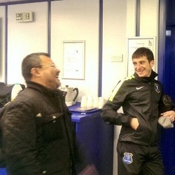 Laga Ditunda, Seorang Suporter Everton dari Malaysia Tetap Jalani Malam Indah