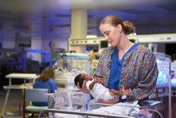 Bayi Prematur Bisa Lebih Cepat Berkembang Jika Diajak Ngobrol