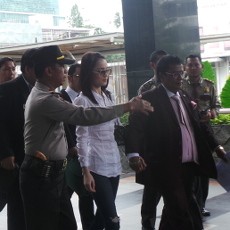 Hotman Janji Jennifer akan Bicara Soal Wawan Usai Pemeriksaan