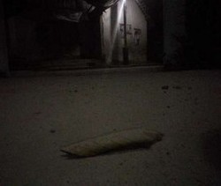 Hujan Abu Kelud, Warga di Klaten Keluar Pakai Payung