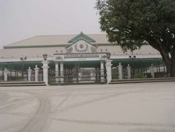 Abu Gunung Kelud Setebal 3 Cm Selimuti Keraton Yogyakarta