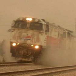 Ini Penampakan Ular Besi yang Menembus Tebalnya Debu Gunung Kelud