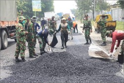 Jalan di Jalur Pantura Babak Belur, Prajurit TNI pun Dikerahkan