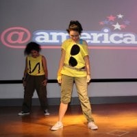 Penari Latar Bukan Sekadar Tempelan di Atas Panggung