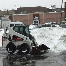 Tragis! Wanita Hamil Tewas Tertabrak Traktor Pembersih Salju di New York