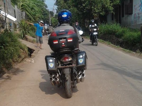 Yamaha Jupiter MX dengan 8 Knalpot