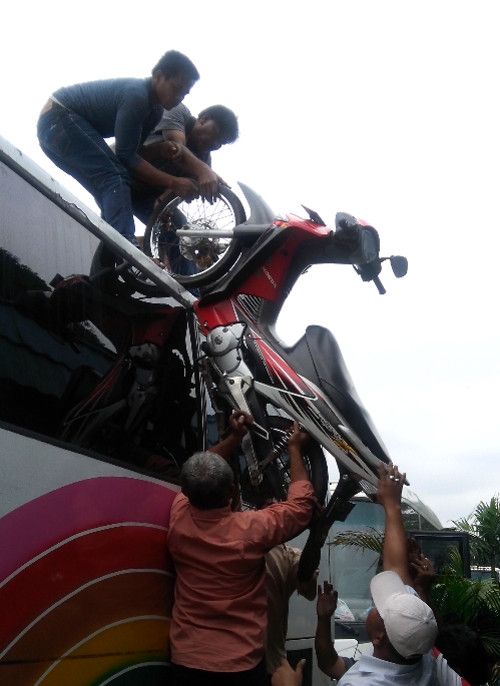 Enggak Muat di Dalam, di Atas Pun Jadi