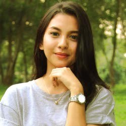 Alisia Rininta Hobi Selfie Agar Dekat dengan Penggemar