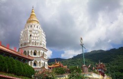 Megahnya Kelenteng Kek Lok Si di Penang