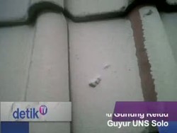 Hujan Abu Gunung Kelud Guyur UNS Solo