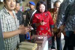 Menparekraf Takjub Tonton Ilmu Kebal Cap Go Meh Singkawang