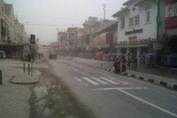 Masih Hujan Abu, Sore Ini Malioboro Gelap dan Sepi