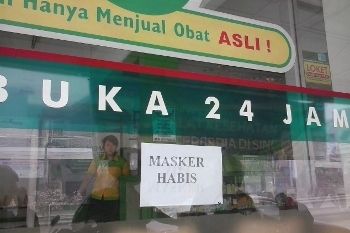 Suasana Hujan Abu di Yogya, Beli Masker pun Harus Antre