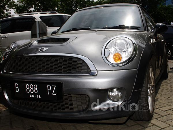 KPK Kembali Sita 6 Mobil Terkait Wawan