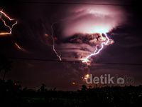 Gelegar Kelud Sebelum Muntah