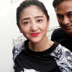 Pengalaman Bangun Tidur yang Tak Terlupakan Bagi Dewi Persik