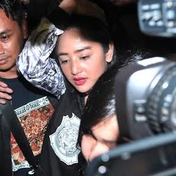 Detik-detik Dewi Persik Masuk Rutan Pondok Bambu