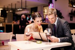 Mau Kencan Pertama atau Memutuskan Cinta? Pilih Tempat Makan yang Cocok (2)