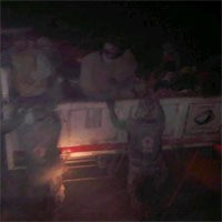 Gelap, Evakuasi Warga Desa Kaki Gunung Kelud di Malang Terus Berlangsung