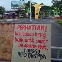 Hujan Abu dan Kerikil Guyur Ngantang Malang