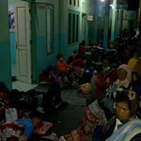 Hujan Batu, Warga 3 Desa di Blitar Mengungsi di Kantor Kecamatan Nglegok