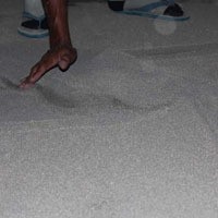 Penampakan Lautan Pasir Gunung Kelud di Perumahan Depan Ponpes Lirboyo