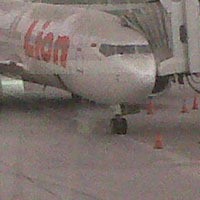 Penampakan Bandara Juanda Berselimut Abu Gunung Kelud