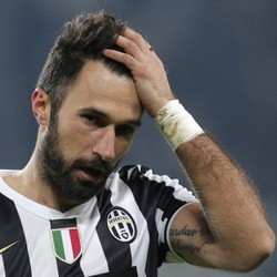 Cedera Lutut, Vucinic Absen Beberapa Pekan