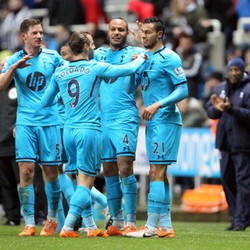 Tottenham Ingin Salip Liverpool