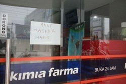 Abu Gunung Kelud Masih Pekat, Sebagian Warga Yogya Sulit Cari Masker