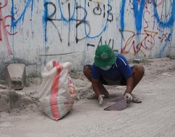 Hujan Abu Kelud Berlalu, Warga Yogya Bersih-bersih Rumah