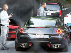 Rapper Ini Hobinya Koleksi Mobil Mewah