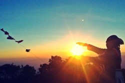 Menggenggam Matahari di Puncak Gunung Lawu