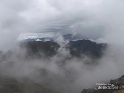 Mengenali Diri dan Kebesaran Alam di Gunung Sibayak