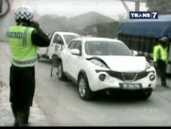 Dampak Hujan Abu, 5 Kendaraan Terlibat Tabrakan Beruntun