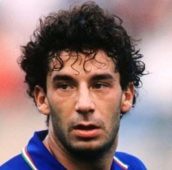 Bedah Kultur Sepakbola Italia dan Inggris Lewat Perjalanan Vialli