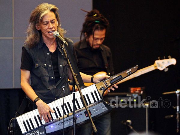 Fariz RM Tribute to Chrisye
